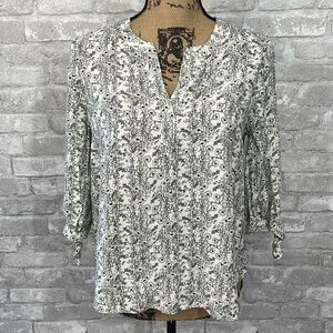 Jane and Delancey Black & White Floral Popover Top